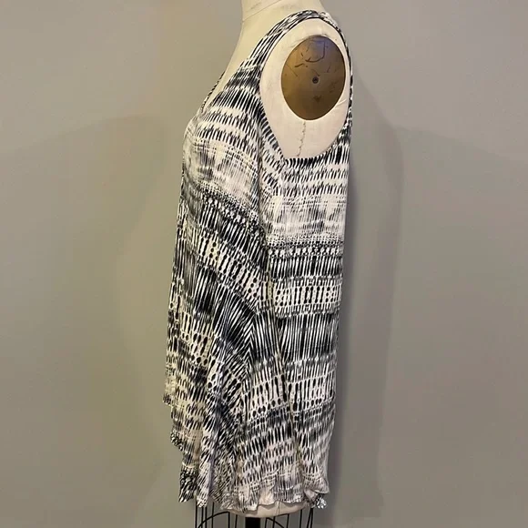 Rose & Olive sleeveless black and white tank - Picture 4 of 7